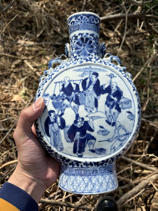 古玩陶瓷清光緒青花市井人物故事圖抱月瓶拍賣，當前價格4500元
