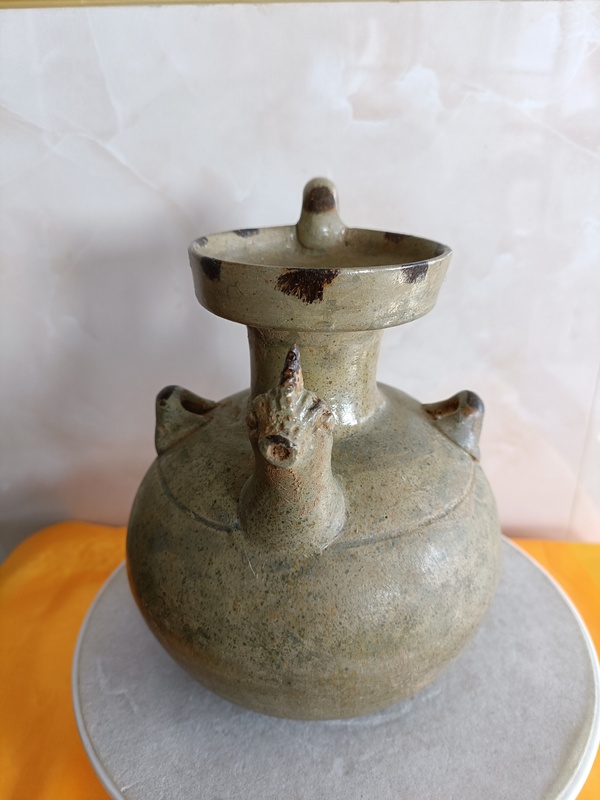 古玩陶瓷館藏級東晉越窯青瓷點彩雞首壺拍賣,當前價格9800元