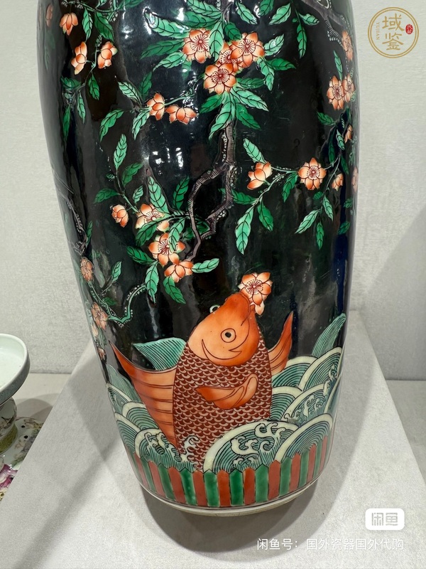 古玩陶瓷墨地粉彩梅瓶真品鑒賞圖