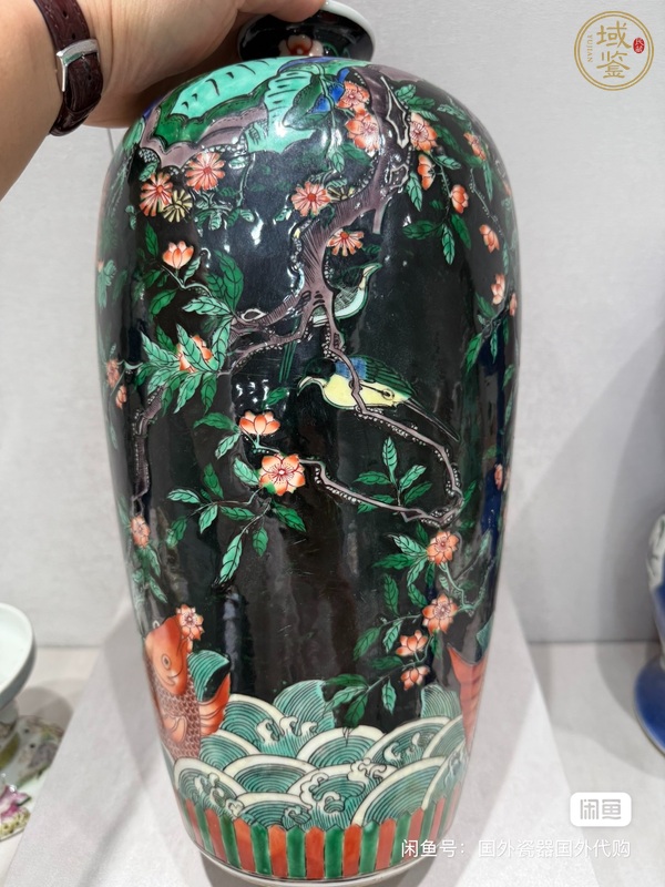古玩陶瓷墨地粉彩梅瓶真品鑒賞圖