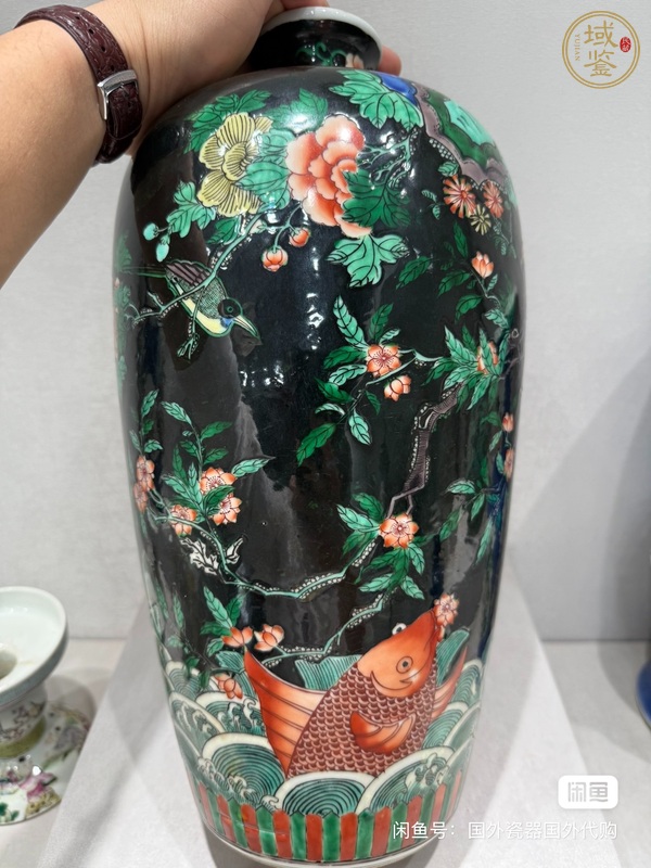 古玩陶瓷墨地粉彩梅瓶真品鑒賞圖