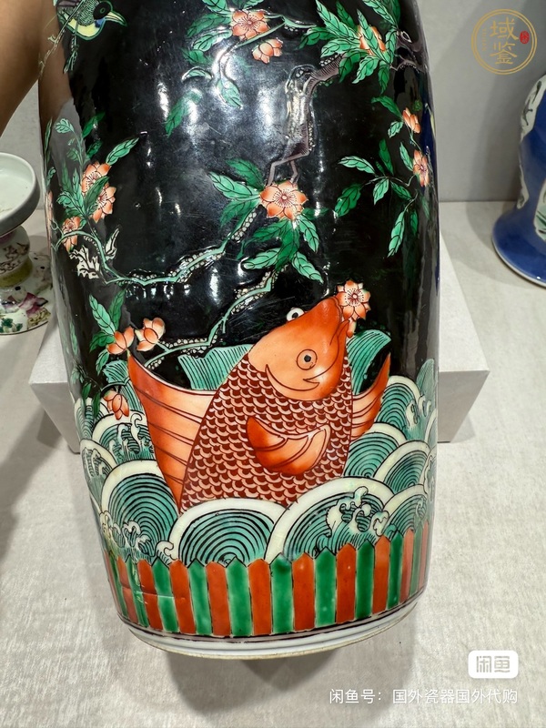 古玩陶瓷墨地粉彩梅瓶真品鑒賞圖