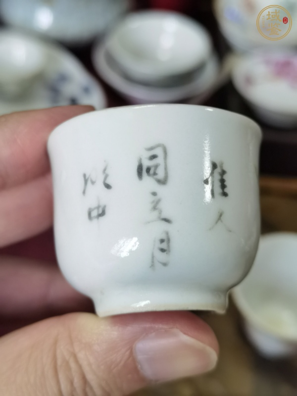 古玩陶瓷仕女紋粉彩杯真品鑒賞圖