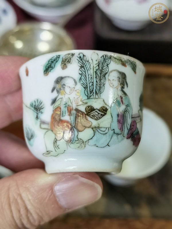 古玩陶瓷仕女紋粉彩杯真品鑒賞圖