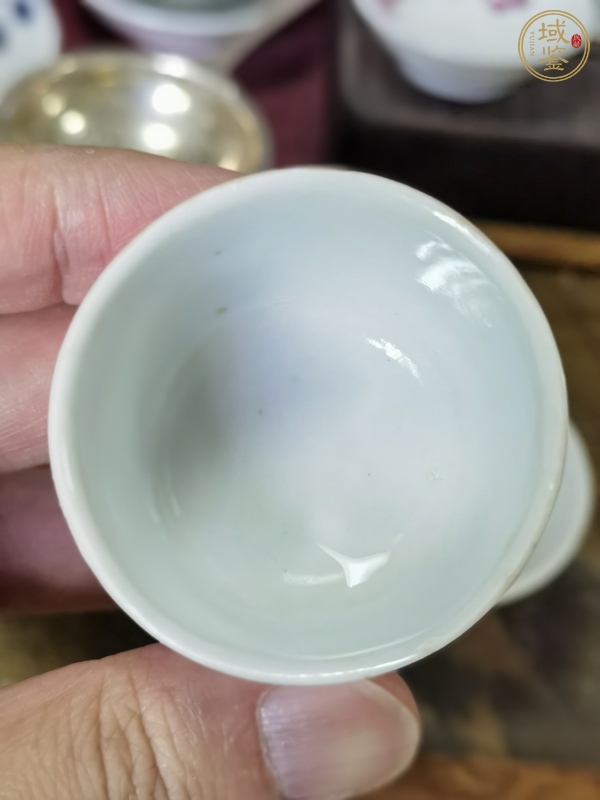 古玩陶瓷仕女紋粉彩杯真品鑒賞圖