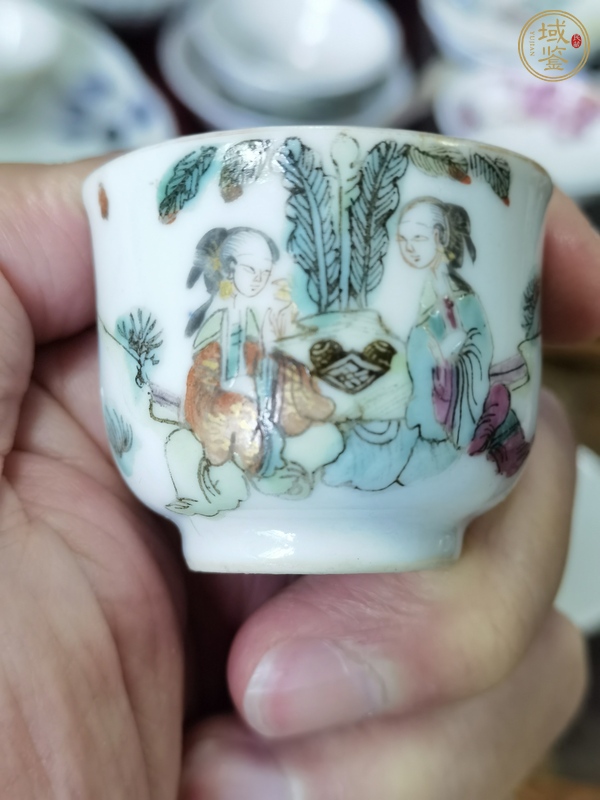 古玩陶瓷仕女紋粉彩杯真品鑒賞圖