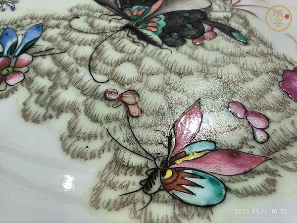 古玩陶瓷粉彩蝶戀花紋盤(pán)真品鑒賞圖