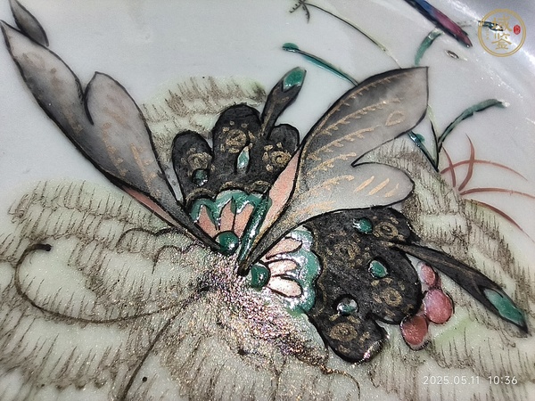古玩陶瓷粉彩蝶戀花紋盤(pán)真品鑒賞圖