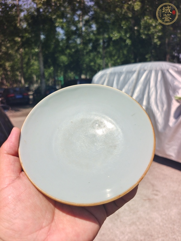 古玩陶瓷豆青釉盤真品鑒賞圖