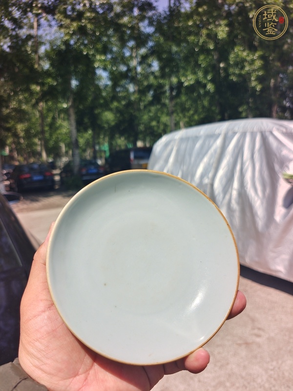 古玩陶瓷豆青釉盤真品鑒賞圖
