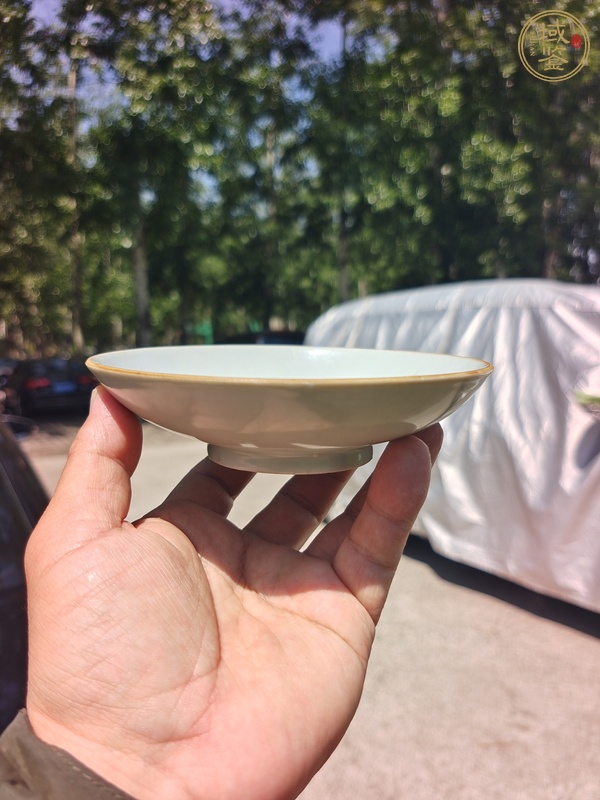 古玩陶瓷豆青釉盤真品鑒賞圖