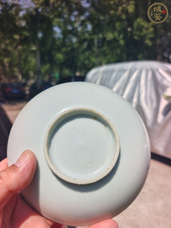 古玩陶瓷豆青釉盤真品鑒賞圖