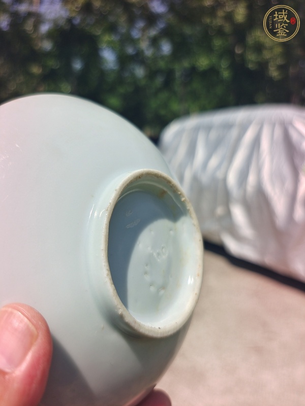 古玩陶瓷豆青釉盤真品鑒賞圖