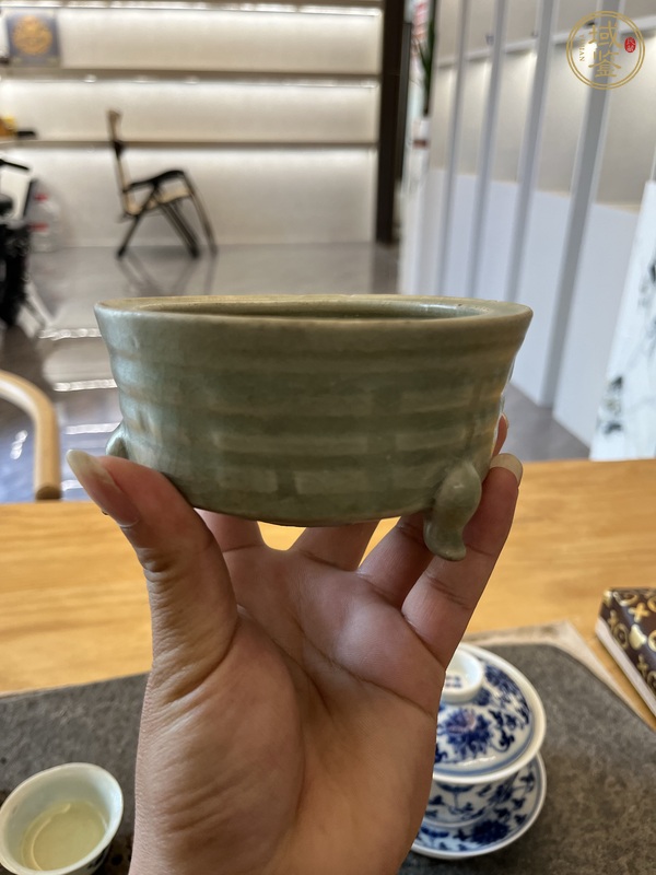 古玩陶瓷龍泉青瓷八卦爐真品鑒賞圖
