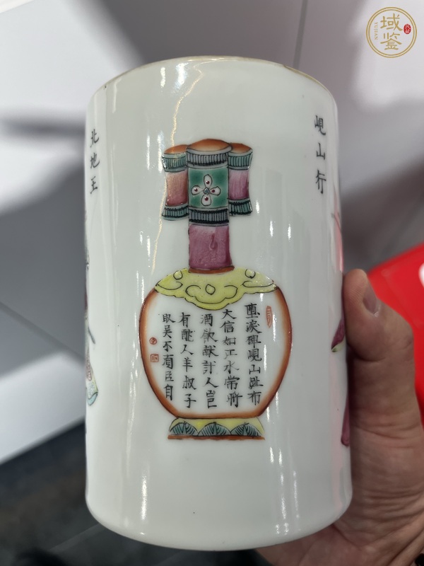 古玩陶瓷無(wú)雙譜粉彩筆筒真品鑒賞圖