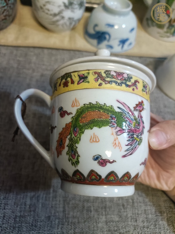 古玩陶瓷粉彩龍鳳紋茶杯真品鑒賞圖
