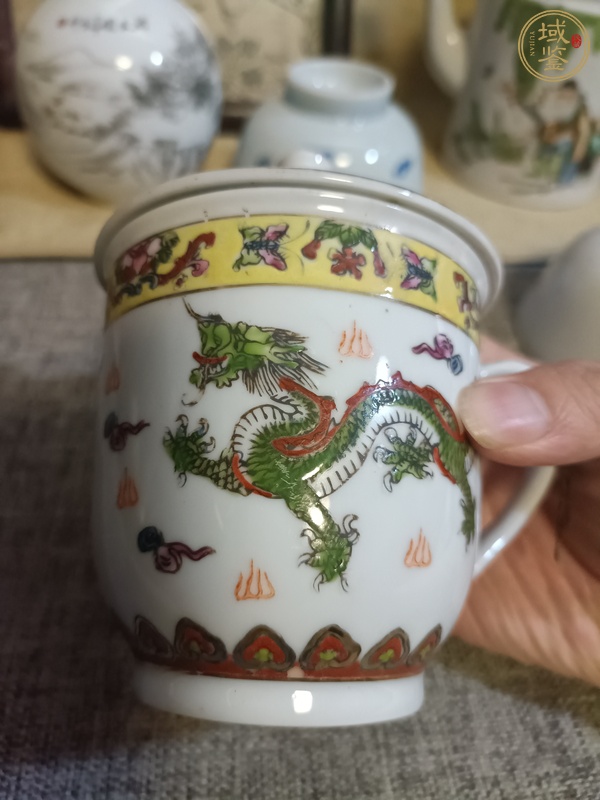 古玩陶瓷粉彩龍鳳紋茶杯真品鑒賞圖