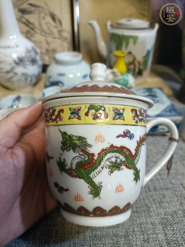 古玩陶瓷粉彩龍鳳紋茶杯真品鑒賞圖