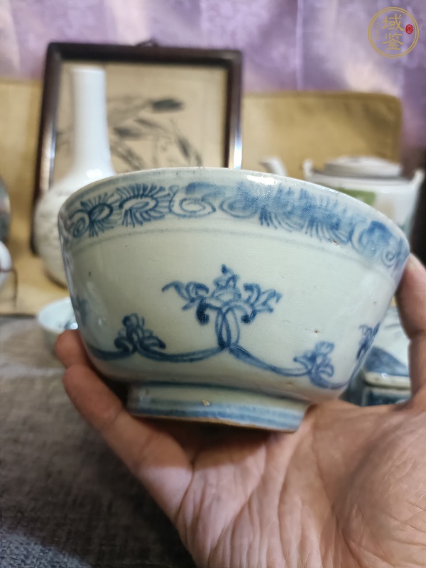 古玩陶瓷青花花卉紋茶碗真品鑒賞圖