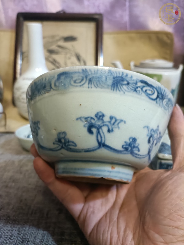 古玩陶瓷青花花卉紋茶碗真品鑒賞圖
