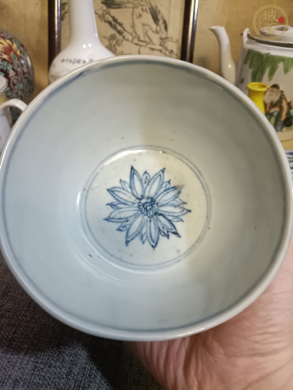 古玩陶瓷青花花卉紋茶碗真品鑒賞圖