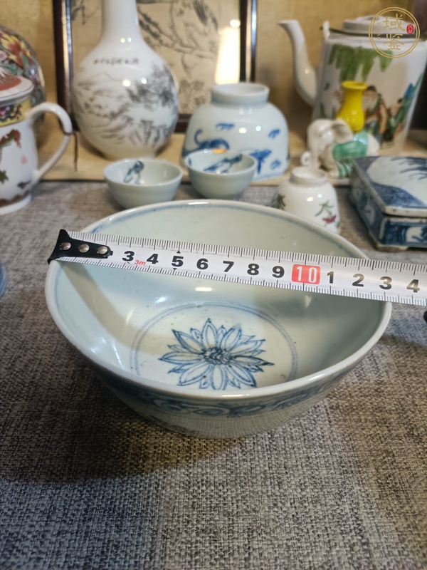古玩陶瓷青花花卉紋茶碗真品鑒賞圖
