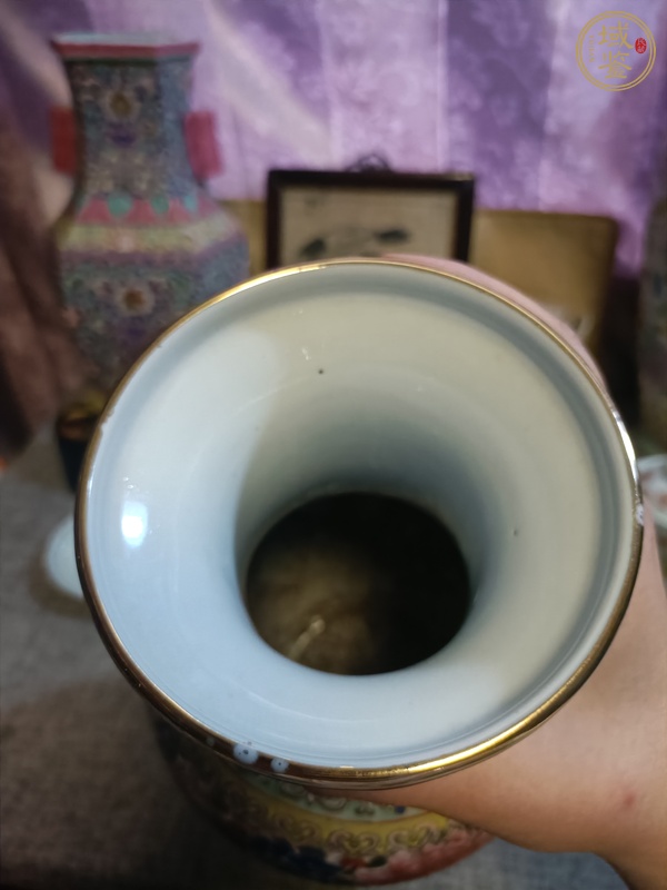 古玩陶瓷粉彩龍紋盤口瓶真品鑒賞圖