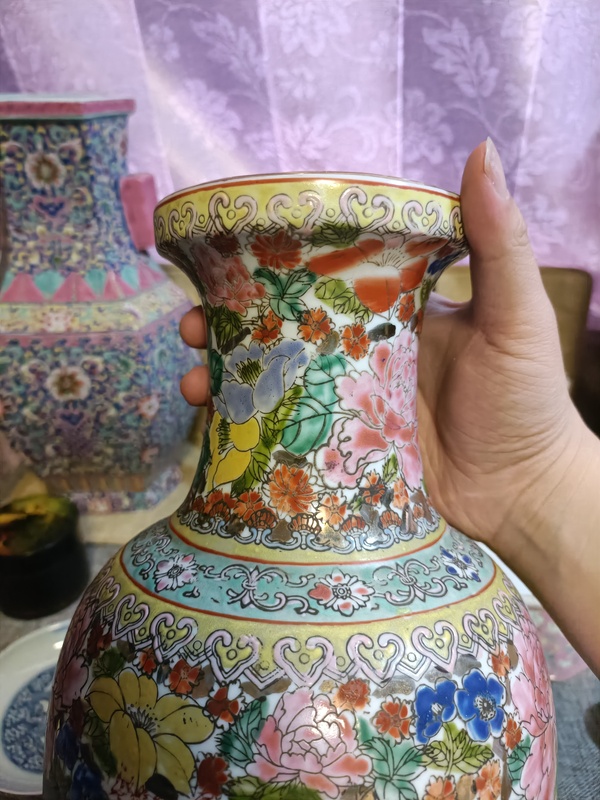 古玩陶瓷創(chuàng)匯粉彩龍紋盤口瓶拍賣，當(dāng)前價(jià)格3888元