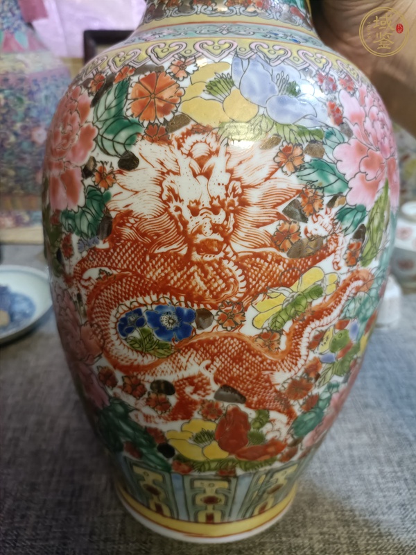 古玩陶瓷粉彩龍紋盤口瓶真品鑒賞圖