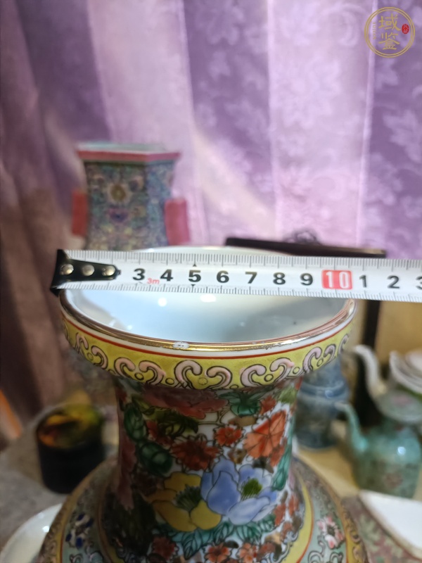古玩陶瓷粉彩龍紋盤口瓶真品鑒賞圖