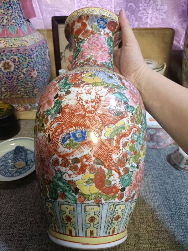 古玩陶瓷創(chuàng)匯粉彩龍紋盤口瓶拍賣，當(dāng)前價(jià)格3888元
