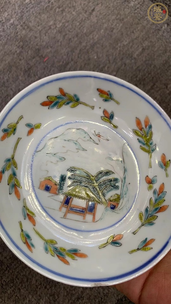 古玩陶瓷五彩山水花卉紋臥盤真品鑒賞圖
