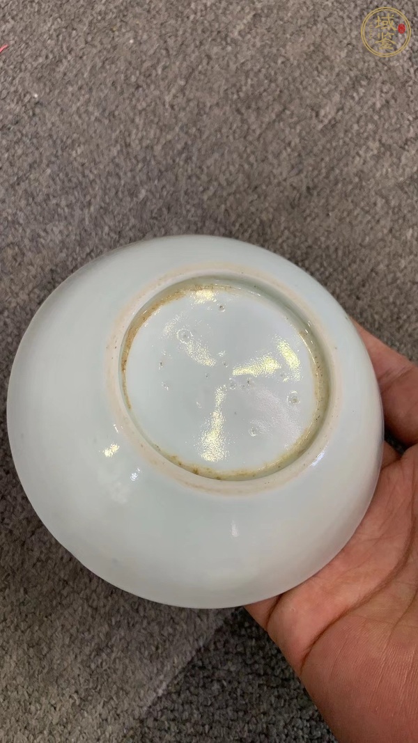 古玩陶瓷五彩山水花卉紋臥盤真品鑒賞圖