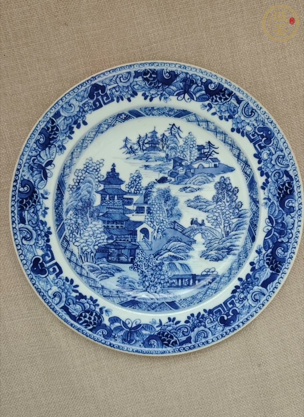 古玩陶瓷乾隆青花盤真品鑒賞圖