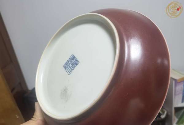 古玩陶瓷紅釉盤真品鑒賞圖