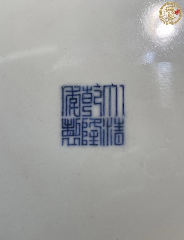 古玩陶瓷紅釉盤真品鑒賞圖