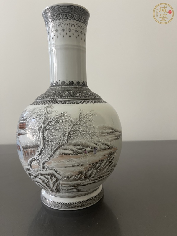 古玩陶瓷1950年代 新粉彩山水紋瓶真品鑒賞圖