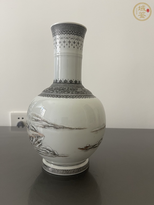 古玩陶瓷1950年代 新粉彩山水紋瓶真品鑒賞圖