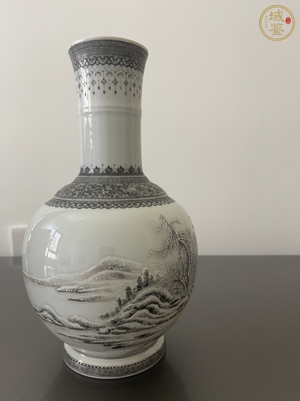 古玩陶瓷1950年代 新粉彩山水紋瓶真品鑒賞圖