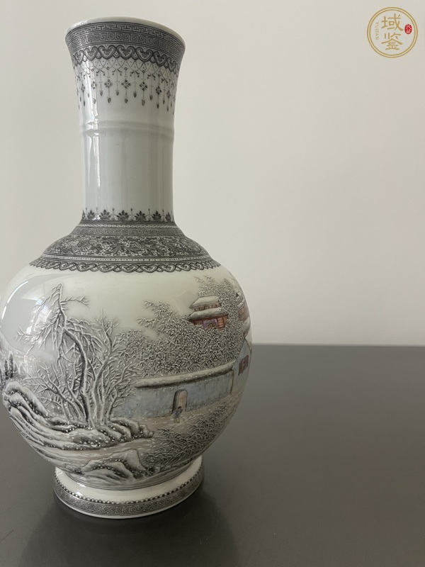 古玩陶瓷1950年代 新粉彩山水紋瓶真品鑒賞圖