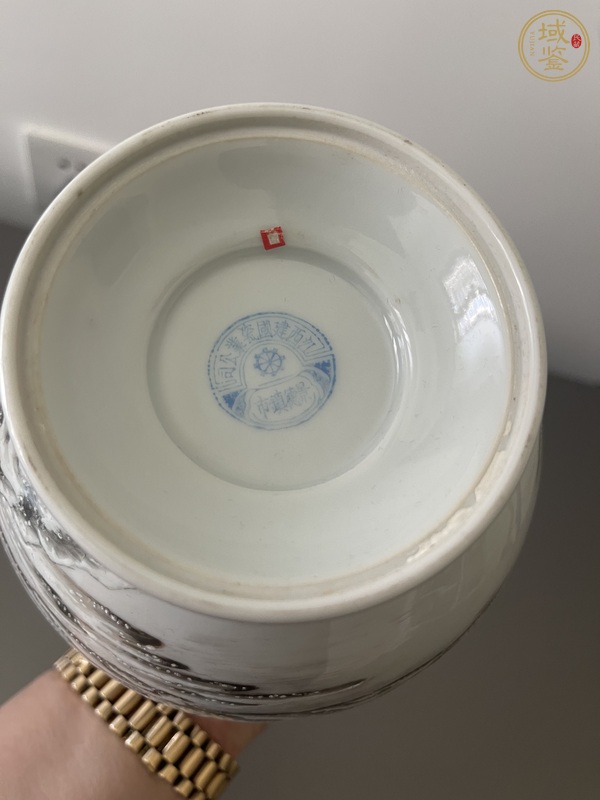 古玩陶瓷1950年代 新粉彩山水紋瓶真品鑒賞圖