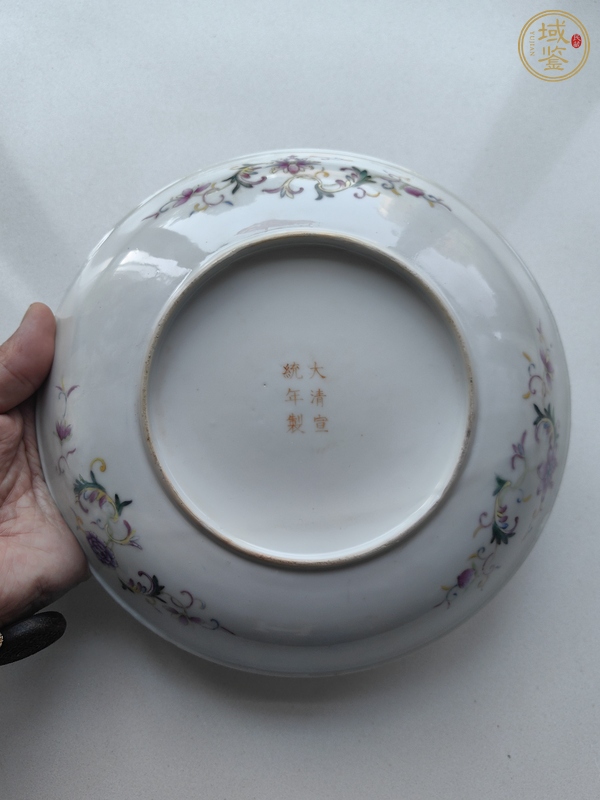 古玩陶瓷夔鳳紋粉彩盤真品鑒賞圖