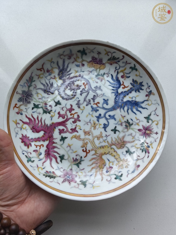 古玩陶瓷夔鳳紋粉彩盤真品鑒賞圖