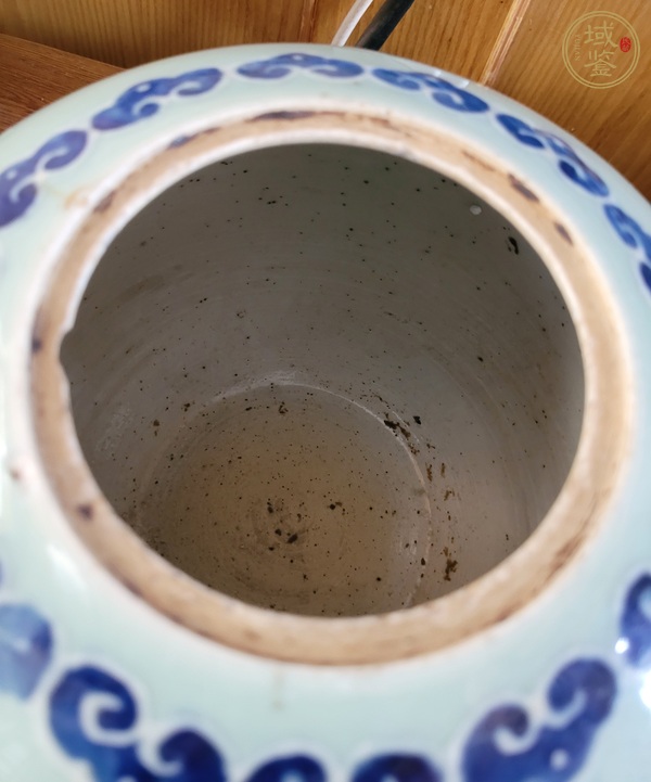 古玩陶瓷豆青釉青花吉語紋蓋罐真品鑒賞圖