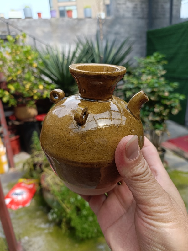古玩陶瓷精品明代黃釉三系執(zhí)壺拍賣，當前價格880元