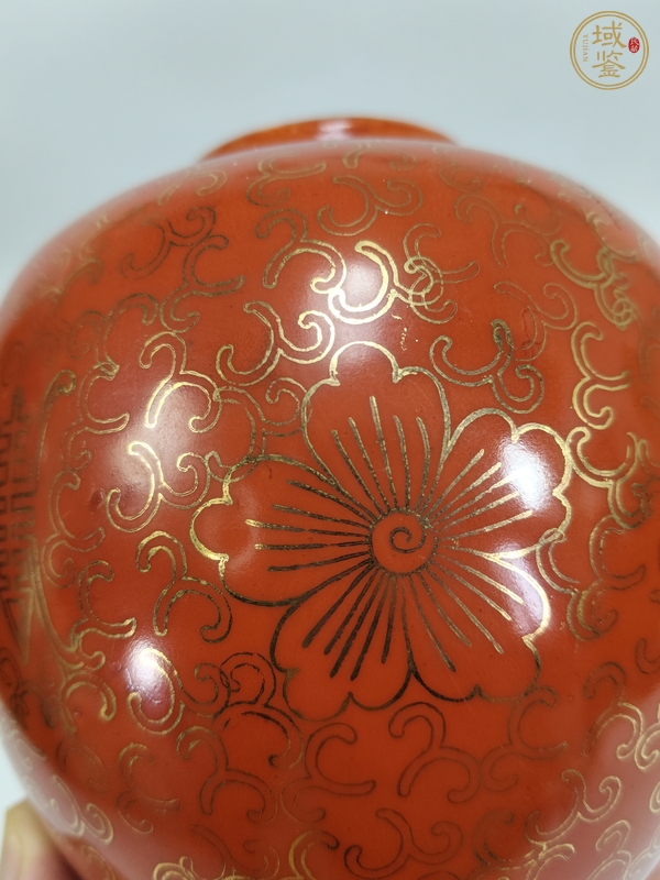 古玩陶瓷珊瑚紅地描金花卉紋蓋罐真品鑒賞圖