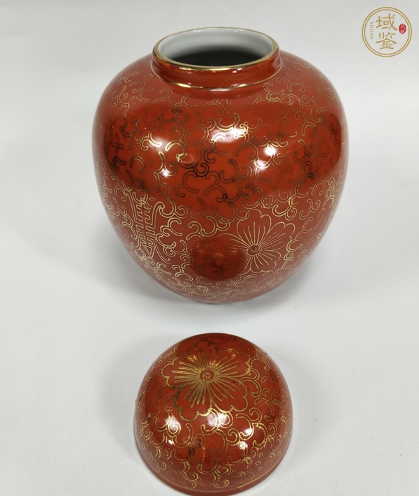 古玩陶瓷珊瑚紅地描金花卉紋蓋罐真品鑒賞圖