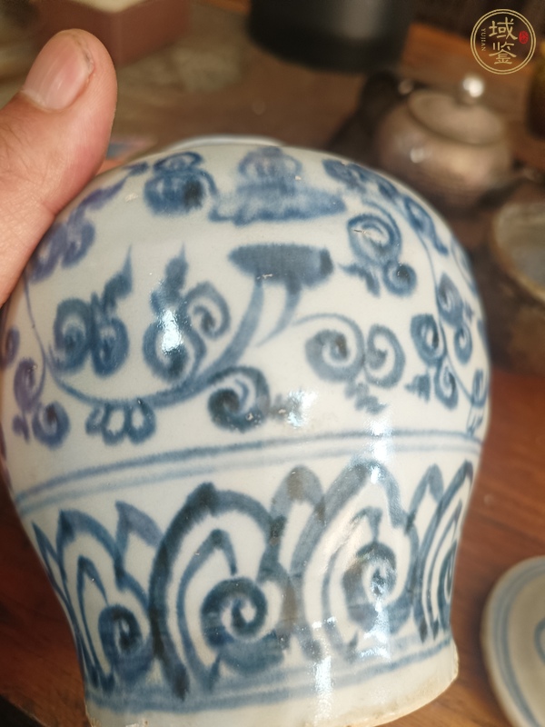 古玩陶瓷明中期青花纏枝紋蓋罐真品鑒賞圖