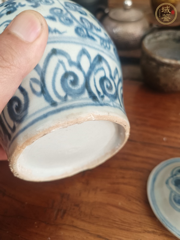 古玩陶瓷明中期青花纏枝紋蓋罐真品鑒賞圖