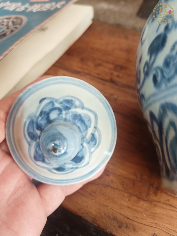 古玩陶瓷明中期青花纏枝紋蓋罐真品鑒賞圖